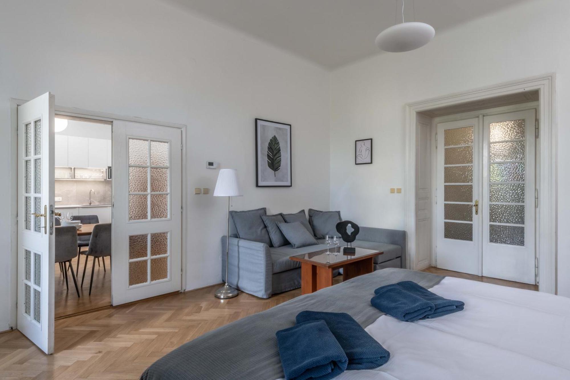Centrally Located 3Bd Home Near National Museum ปราก ภายนอก รูปภาพ